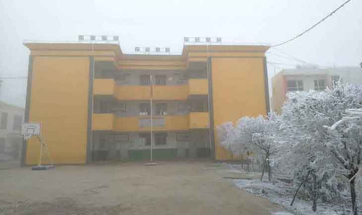云南留守男孩冒冰霜上學(xué)，結(jié)成“冰花”獲網(wǎng)友鼓勵，看著讓人心疼08.jpg